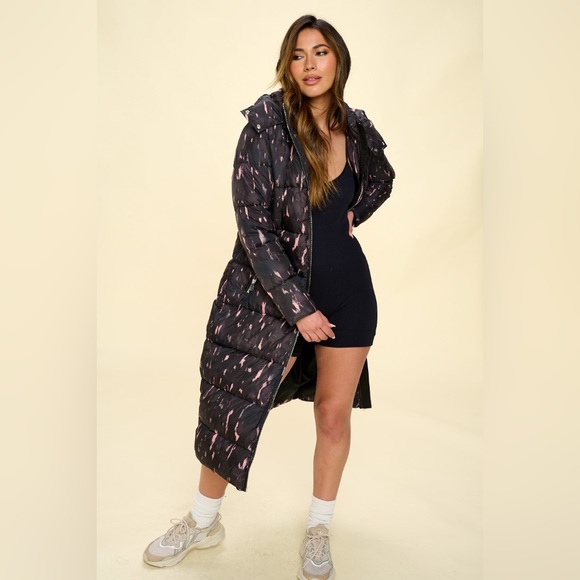 Isla Quilted Puffer Trend Coat In Black - Picture 3 of 6